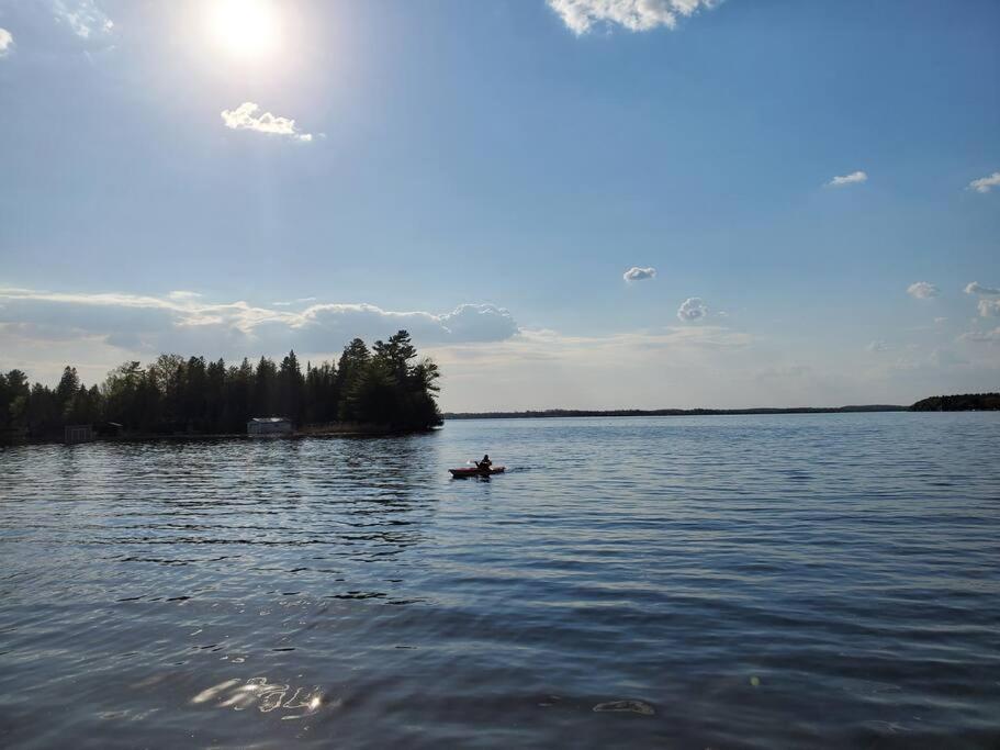 Fun Place With A Sandy Beach For Swimming, Boating, And Fishing, Featuring 3 Available Cabins Fenelon Falls Kültér fotó