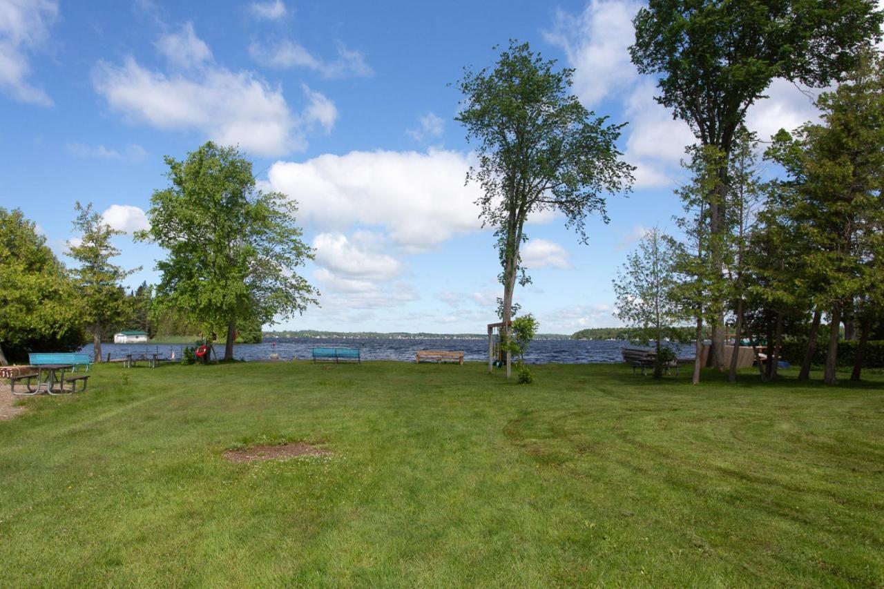 Fun Place With A Sandy Beach For Swimming, Boating, And Fishing, Featuring 3 Available Cabins Fenelon Falls Kültér fotó