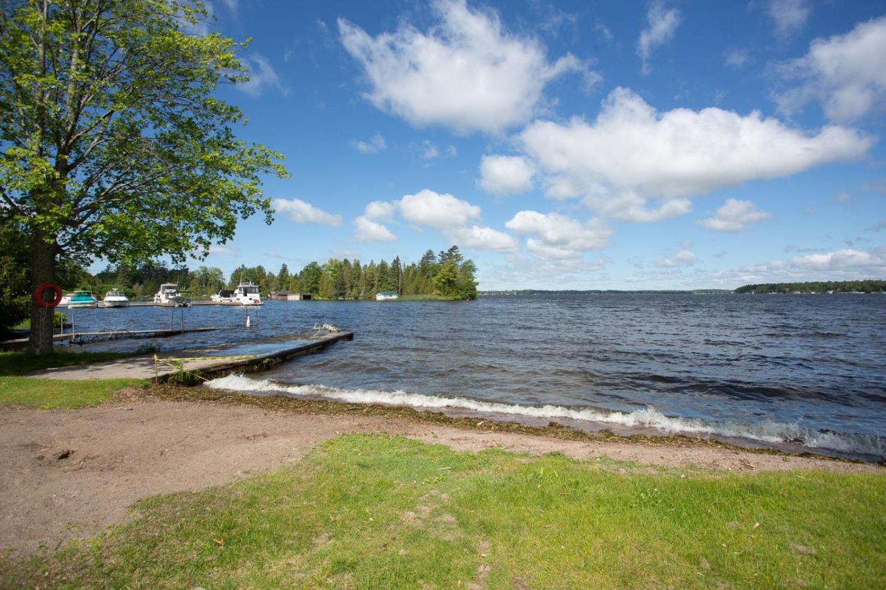 Fun Place With A Sandy Beach For Swimming, Boating, And Fishing, Featuring 3 Available Cabins Fenelon Falls Kültér fotó