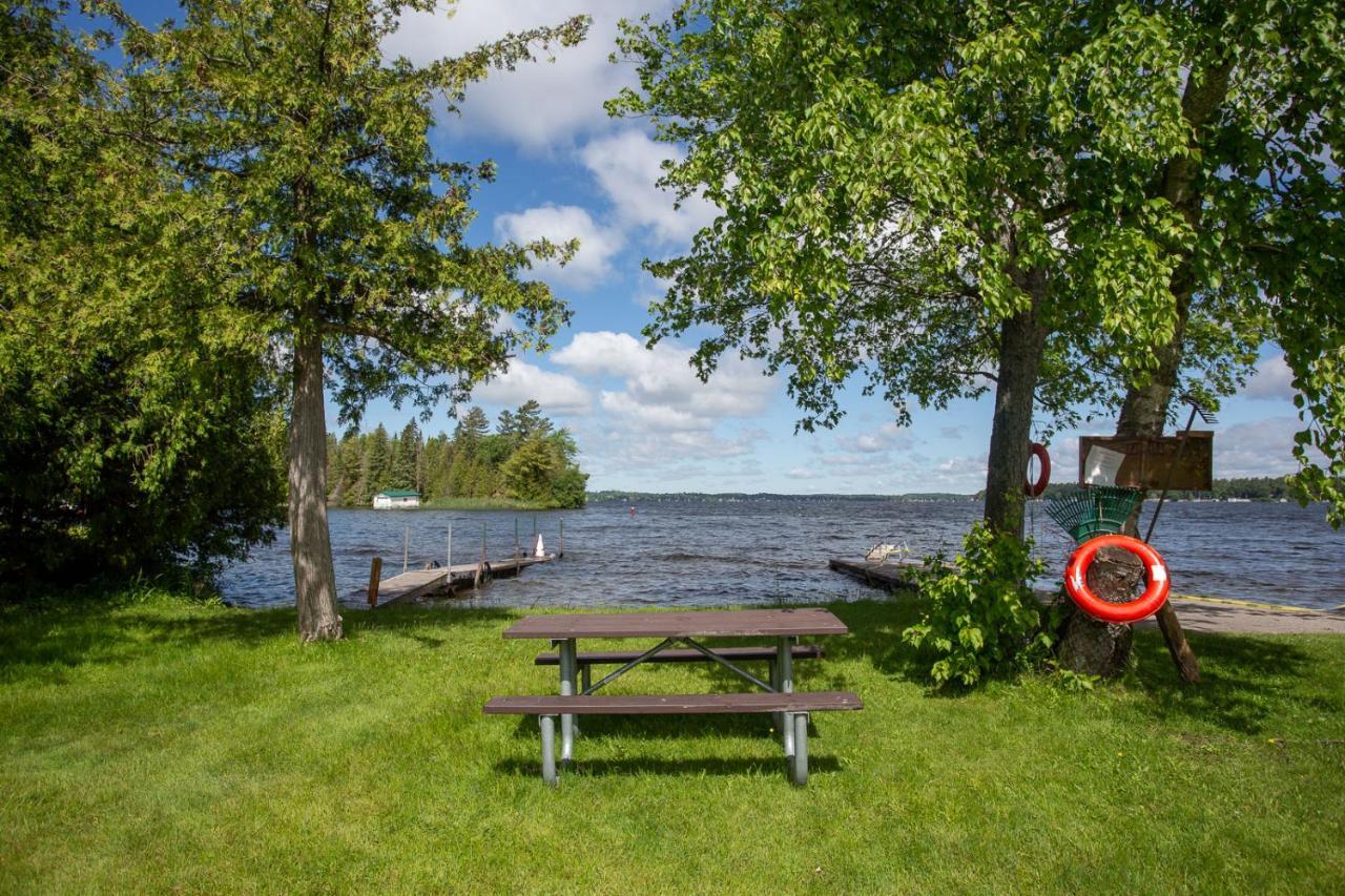 Fun Place With A Sandy Beach For Swimming, Boating, And Fishing, Featuring 3 Available Cabins Fenelon Falls Kültér fotó