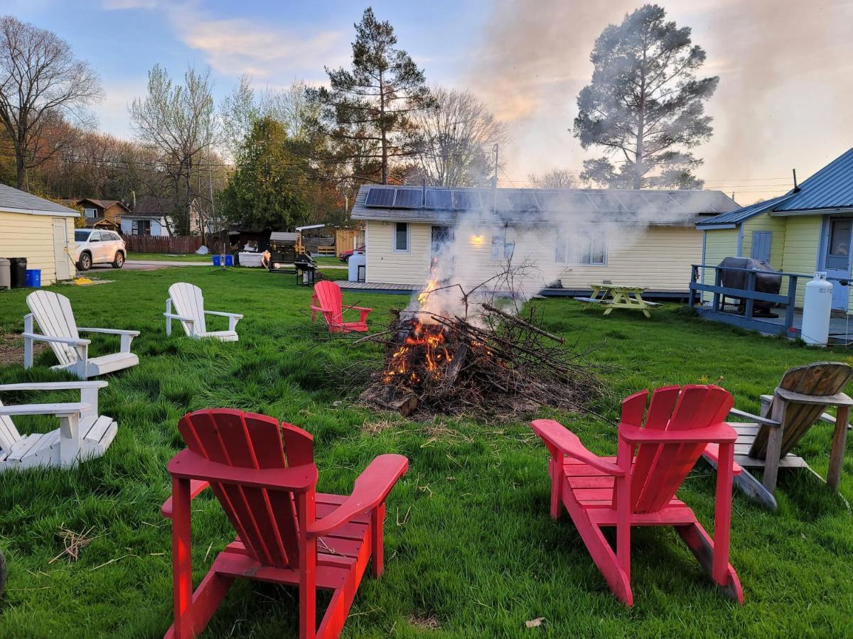 Fun Place With A Sandy Beach For Swimming, Boating, And Fishing, Featuring 3 Available Cabins Fenelon Falls Kültér fotó