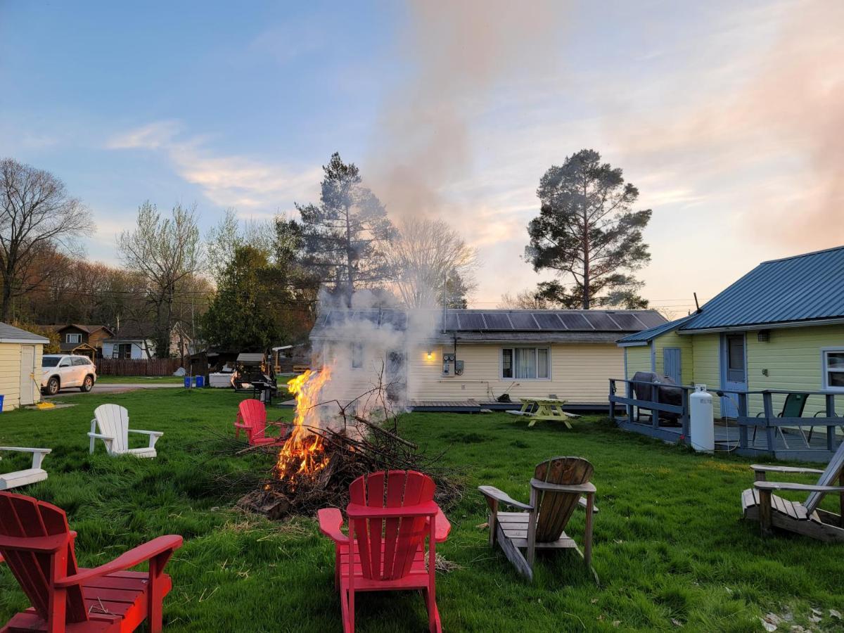 Fun Place With A Sandy Beach For Swimming, Boating, And Fishing, Featuring 3 Available Cabins Fenelon Falls Kültér fotó