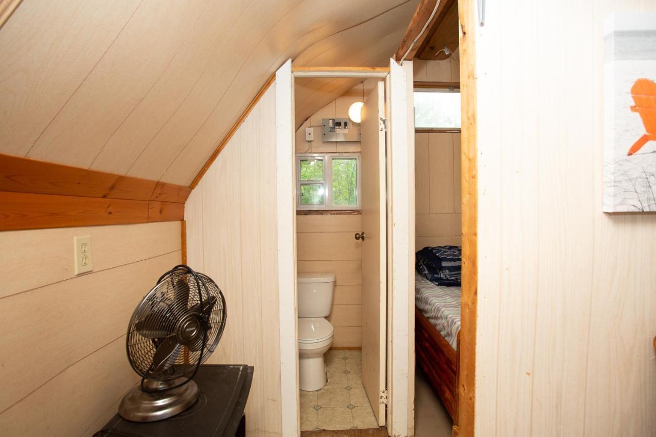 Fun Place With A Sandy Beach For Swimming, Boating, And Fishing, Featuring 3 Available Cabins Fenelon Falls Kültér fotó