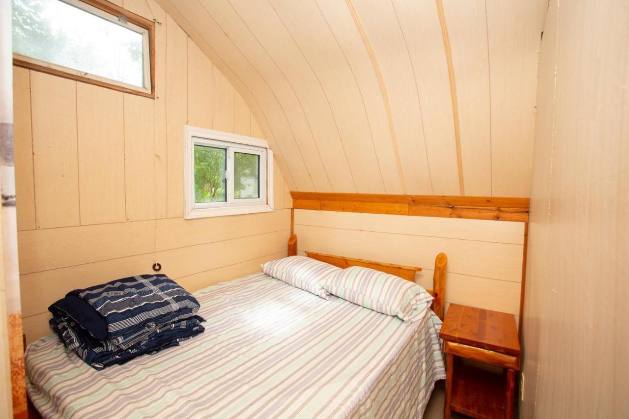 Fun Place With A Sandy Beach For Swimming, Boating, And Fishing, Featuring 3 Available Cabins Fenelon Falls Kültér fotó