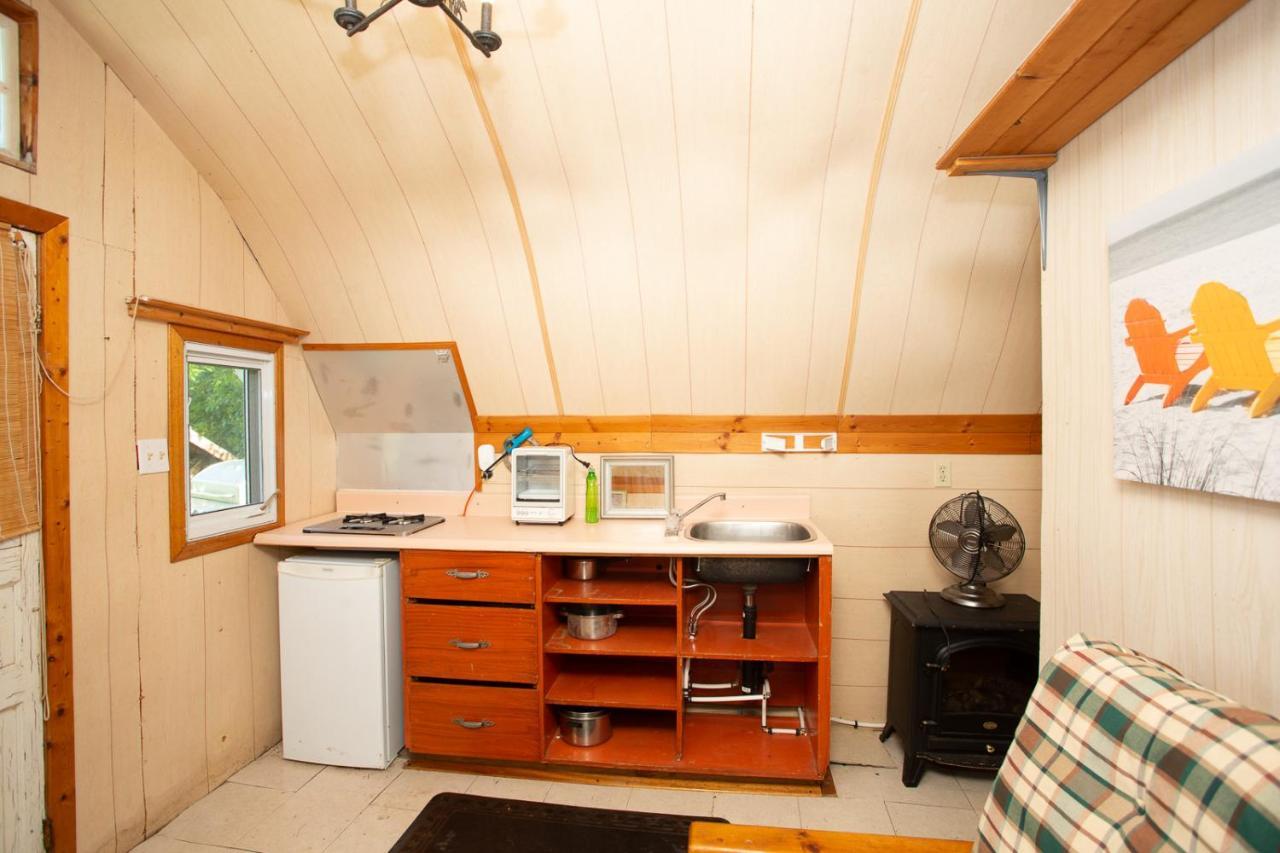 Fun Place With A Sandy Beach For Swimming, Boating, And Fishing, Featuring 3 Available Cabins Fenelon Falls Kültér fotó
