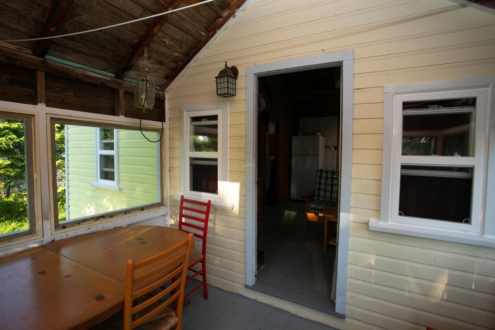 Fun Place With A Sandy Beach For Swimming, Boating, And Fishing, Featuring 3 Available Cabins Fenelon Falls Kültér fotó
