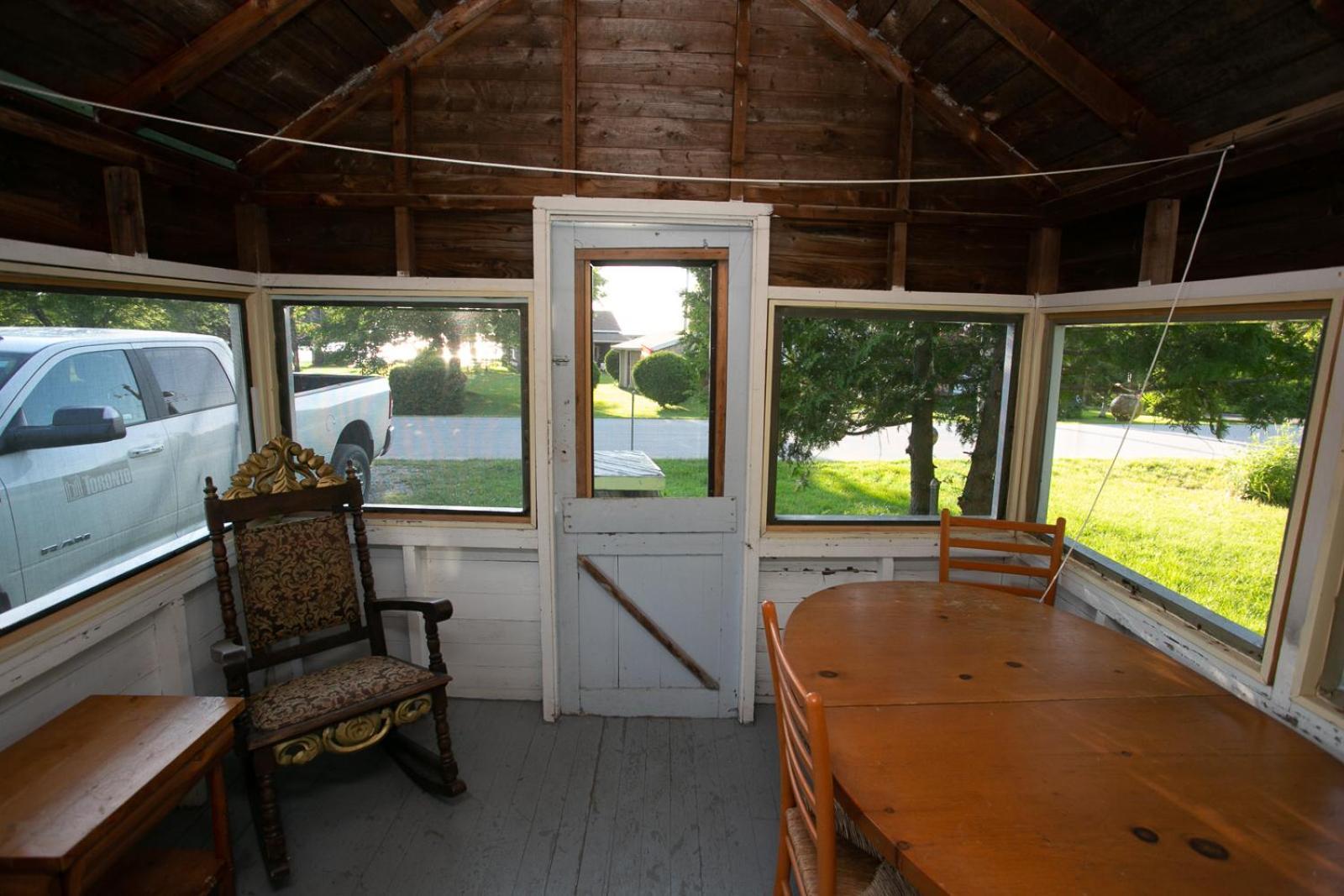 Fun Place With A Sandy Beach For Swimming, Boating, And Fishing, Featuring 3 Available Cabins Fenelon Falls Kültér fotó