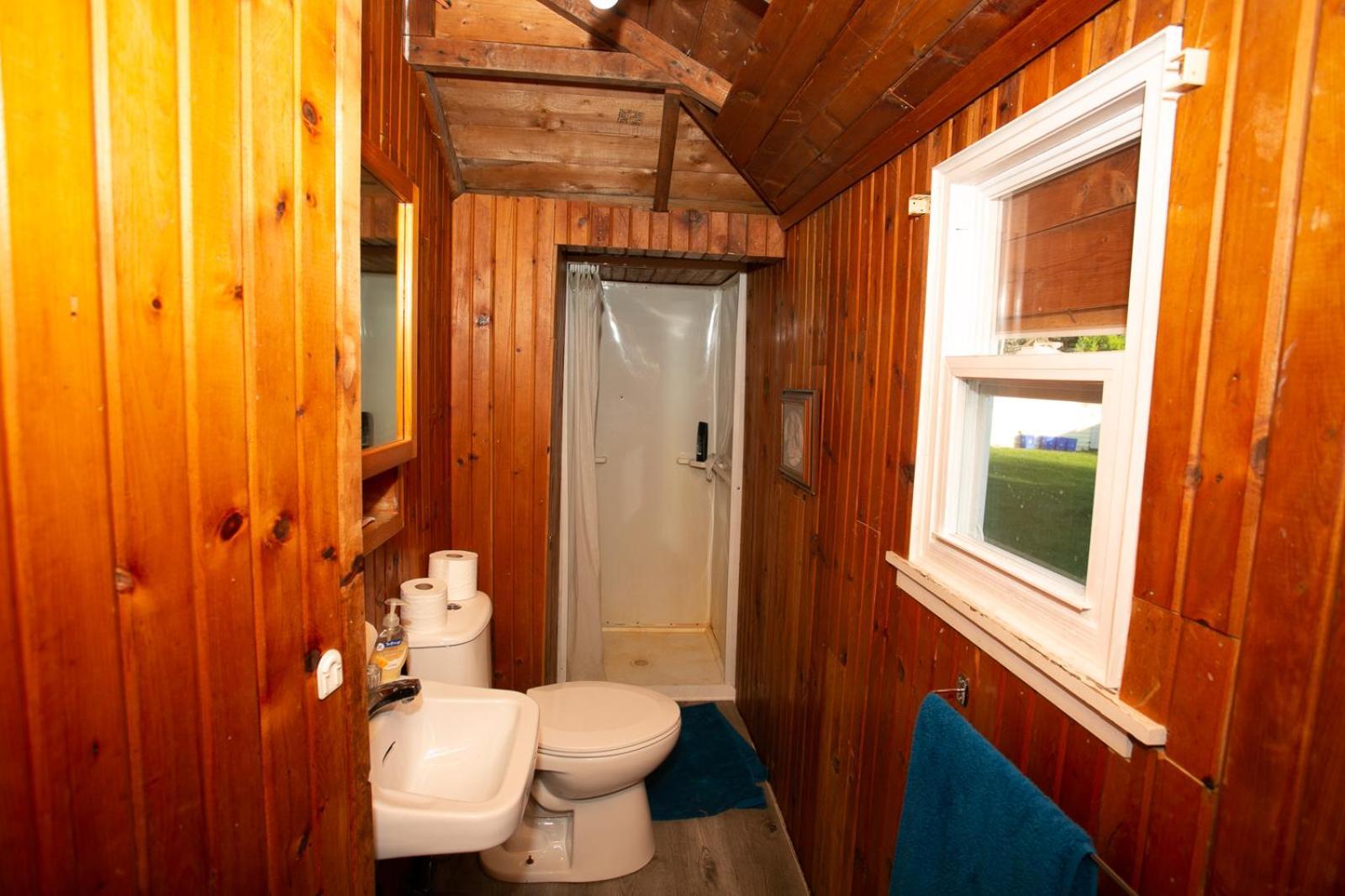 Fun Place With A Sandy Beach For Swimming, Boating, And Fishing, Featuring 3 Available Cabins Fenelon Falls Kültér fotó