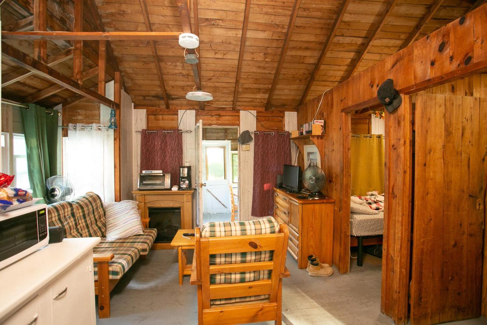 Fun Place With A Sandy Beach For Swimming, Boating, And Fishing, Featuring 3 Available Cabins Fenelon Falls Kültér fotó