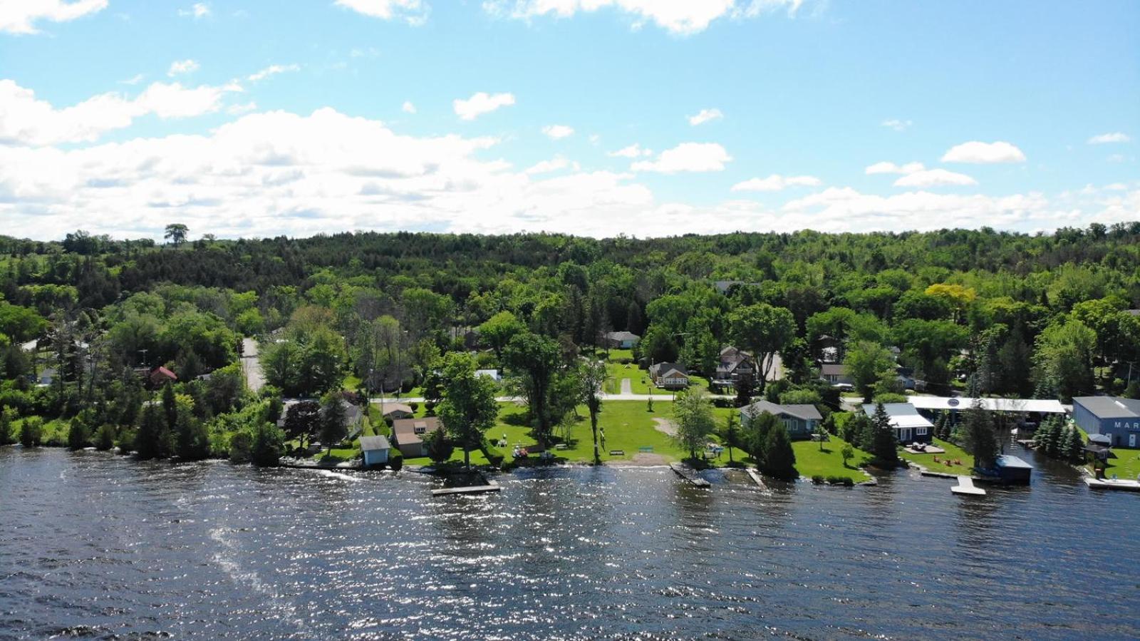 Fun Place With A Sandy Beach For Swimming, Boating, And Fishing, Featuring 3 Available Cabins Fenelon Falls Kültér fotó