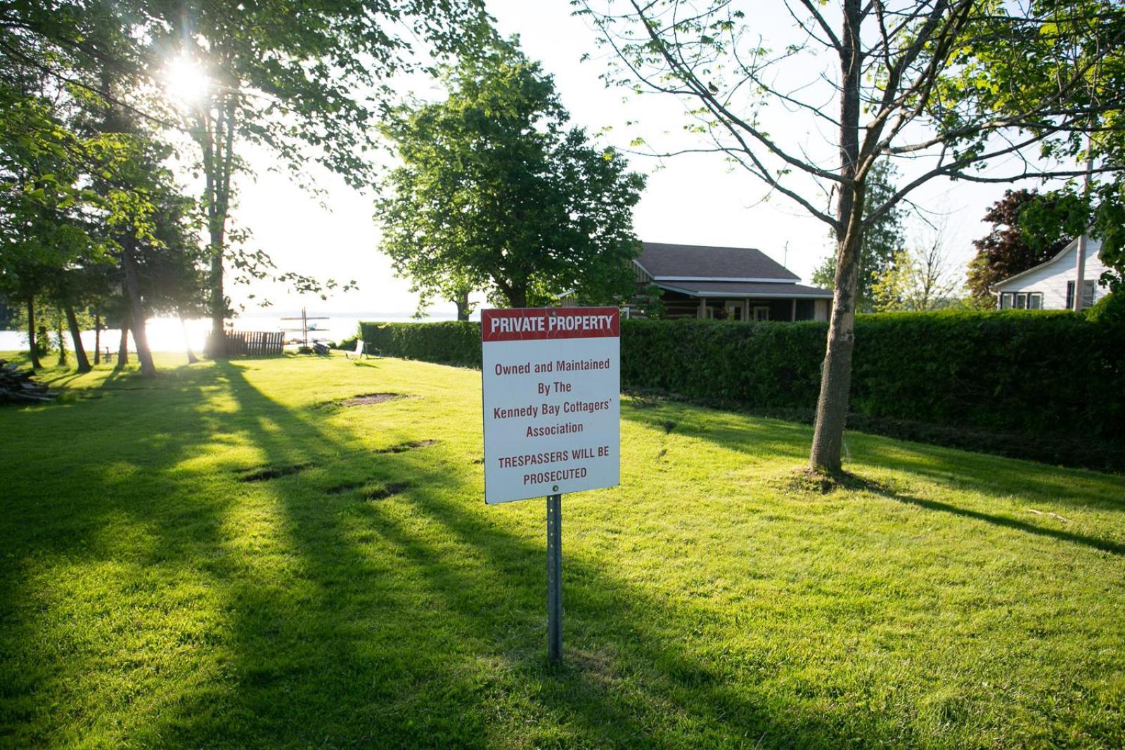 Fun Place With A Sandy Beach For Swimming, Boating, And Fishing, Featuring 3 Available Cabins Fenelon Falls Kültér fotó