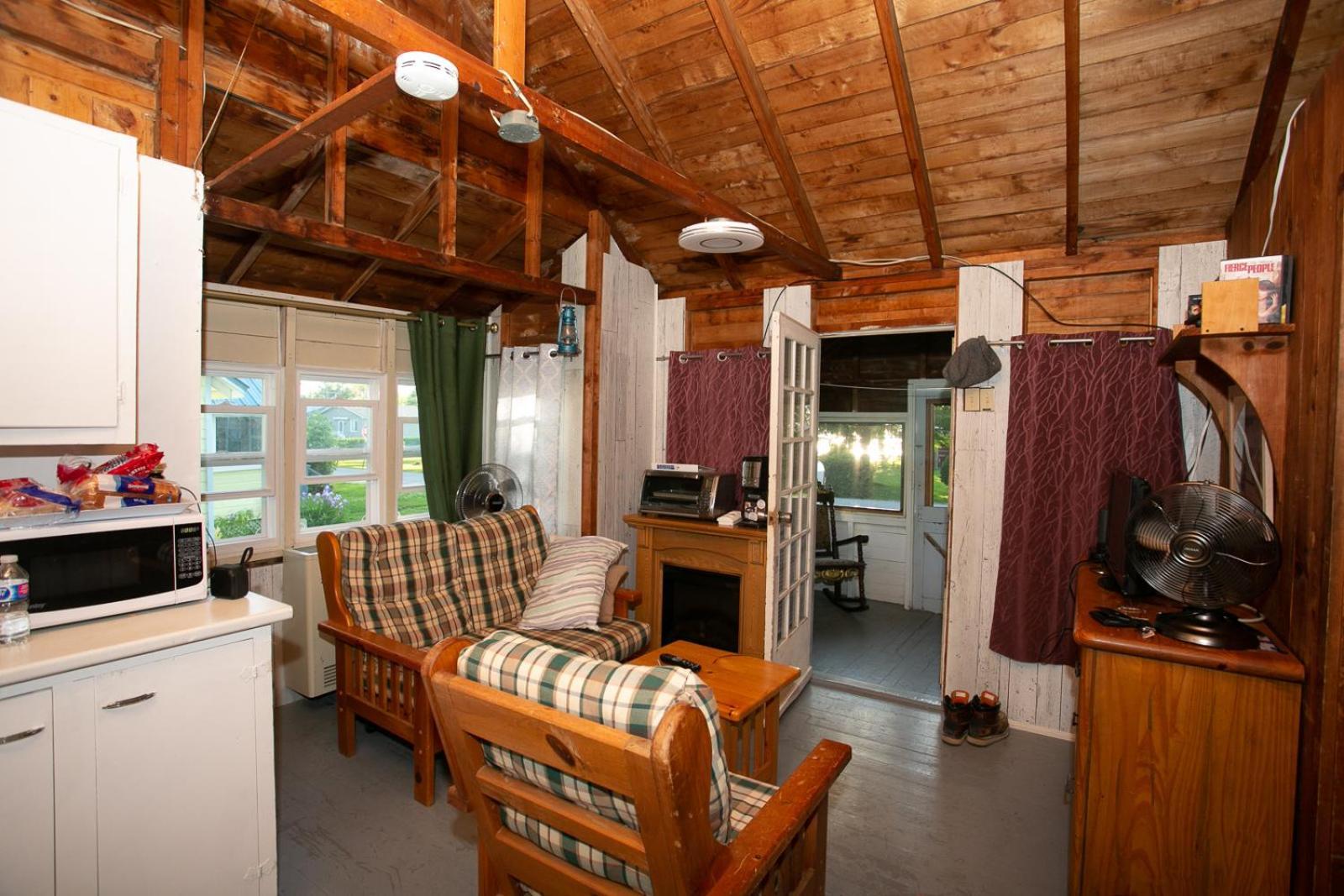 Fun Place With A Sandy Beach For Swimming, Boating, And Fishing, Featuring 3 Available Cabins Fenelon Falls Kültér fotó