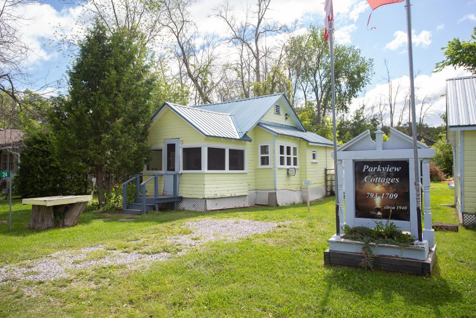 Fun Place With A Sandy Beach For Swimming, Boating, And Fishing, Featuring 3 Available Cabins Fenelon Falls Kültér fotó