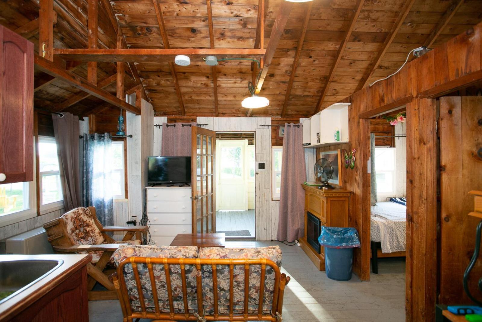 Fun Place With A Sandy Beach For Swimming, Boating, And Fishing, Featuring 3 Available Cabins Fenelon Falls Kültér fotó