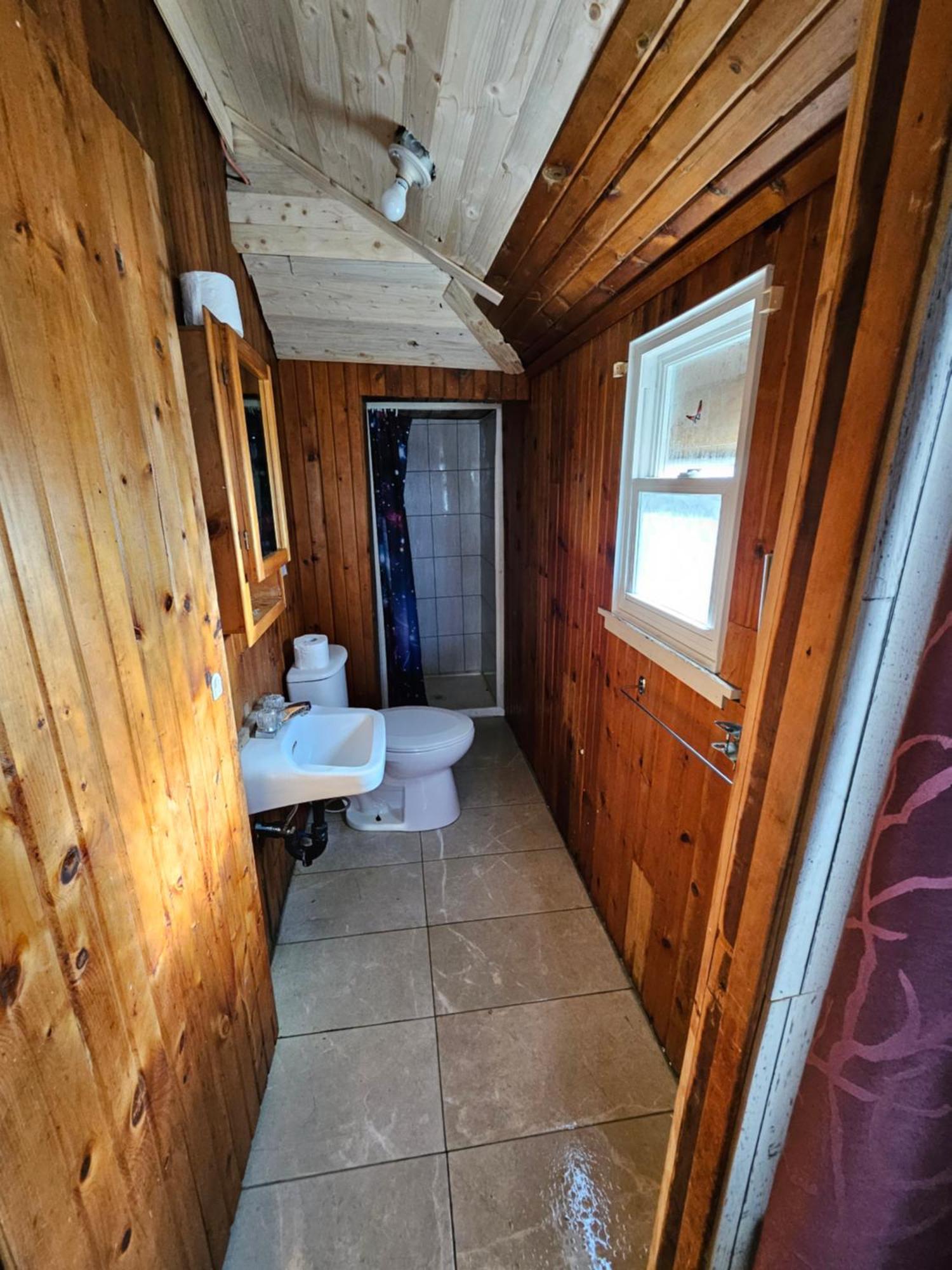 Fun Place With A Sandy Beach For Swimming, Boating, And Fishing, Featuring 3 Available Cabins Fenelon Falls Kültér fotó