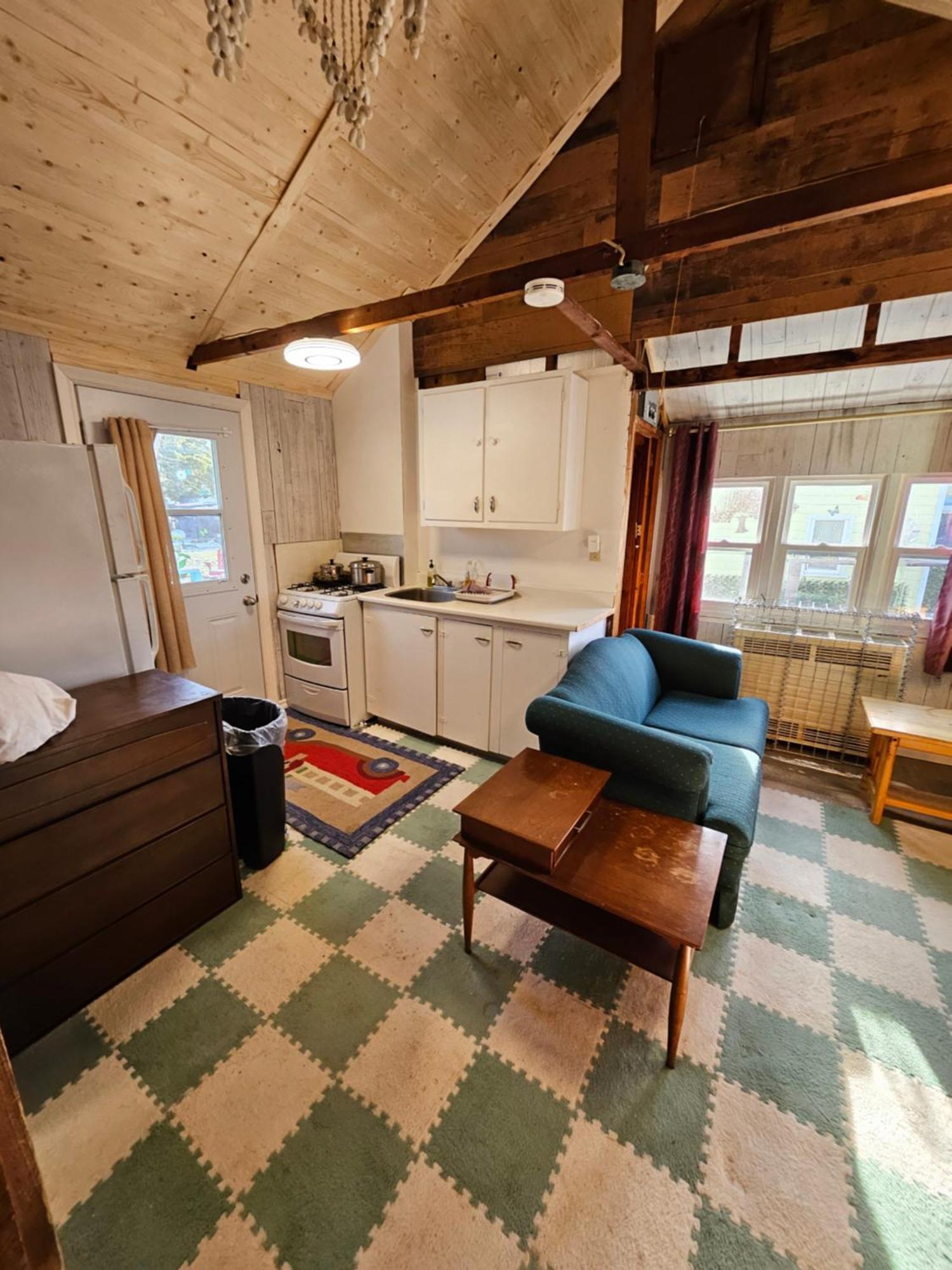 Fun Place With A Sandy Beach For Swimming, Boating, And Fishing, Featuring 3 Available Cabins Fenelon Falls Kültér fotó