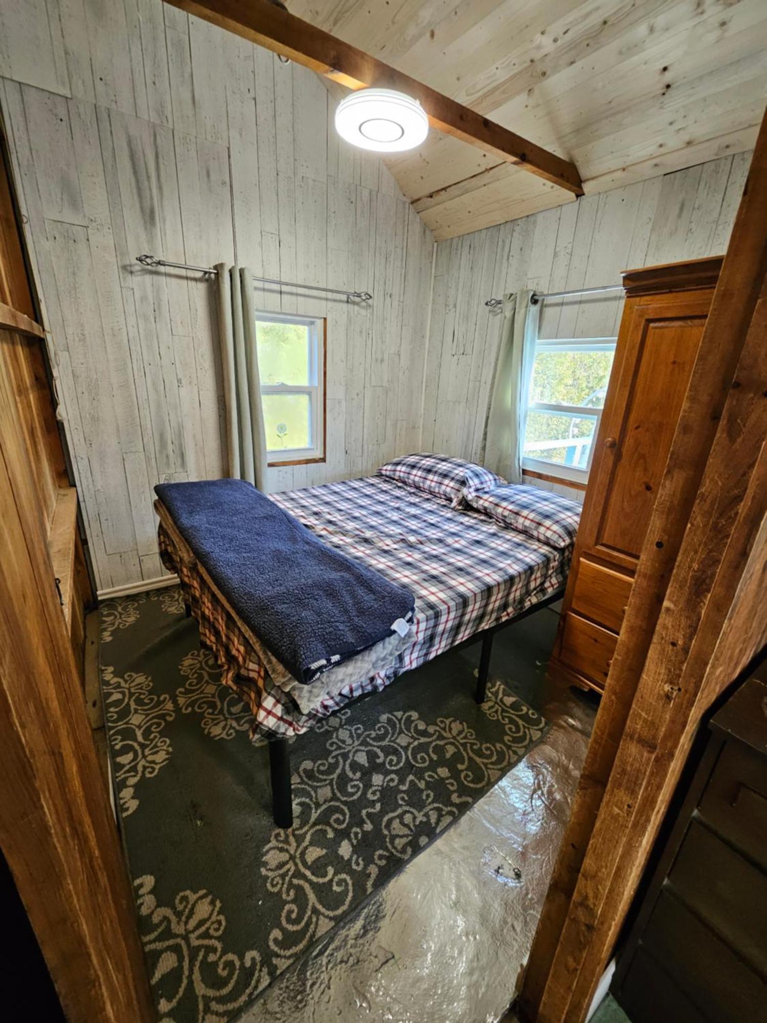 Fun Place With A Sandy Beach For Swimming, Boating, And Fishing, Featuring 3 Available Cabins Fenelon Falls Kültér fotó