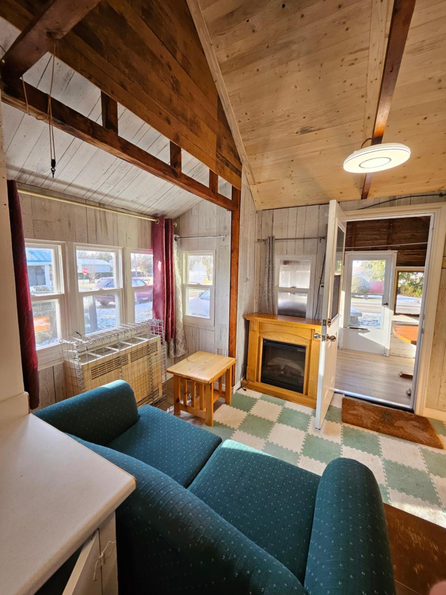 Fun Place With A Sandy Beach For Swimming, Boating, And Fishing, Featuring 3 Available Cabins Fenelon Falls Kültér fotó